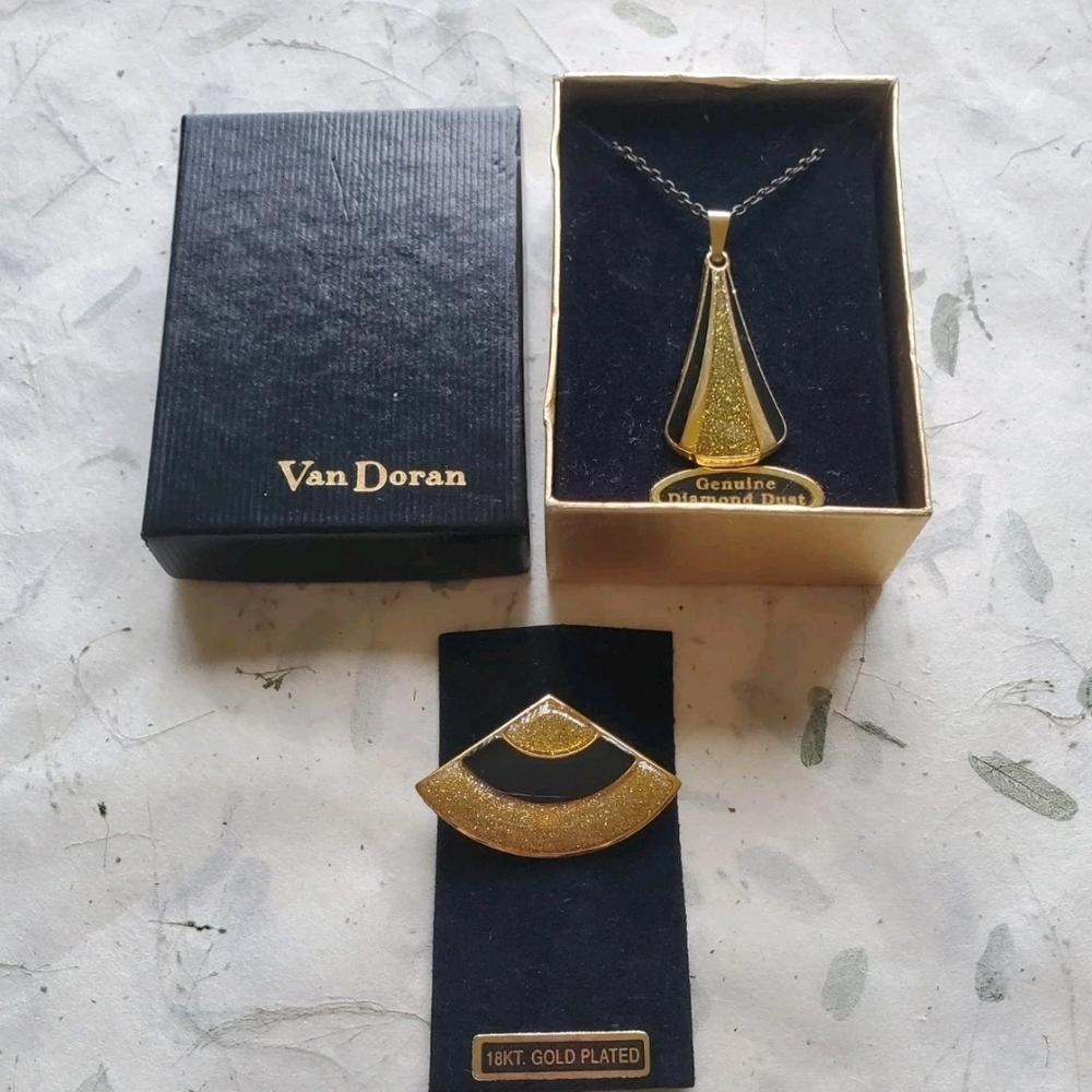 Vintage Van Doran Genuine Diamond Dust 18K Gold Plated Necklace & Pendant Set